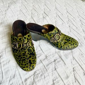 Cole Haan green leopard print mule wedge, horse hair with gold buckle, D17490